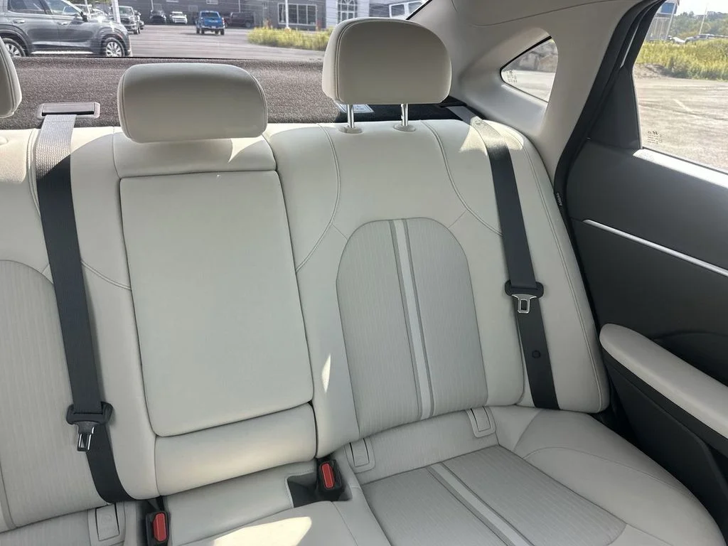 Used 2024 White Hyundai SEL image 14