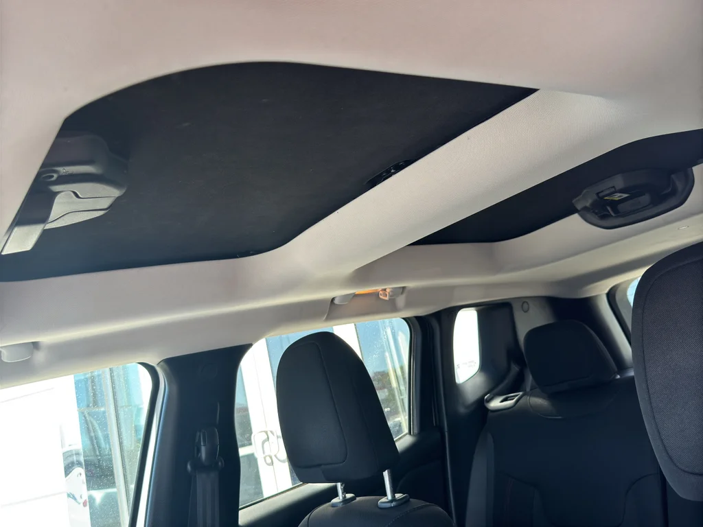 Used 2018 Glacier Metallic Jeep Trailhawk image 36