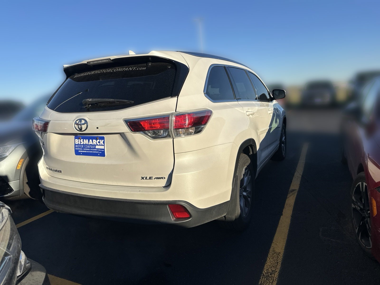 Used 2015 White Toyota XLE V6 image 3