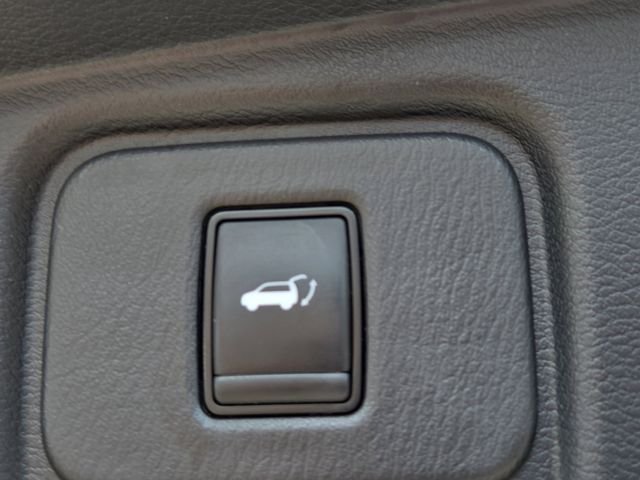 Used 2019 Pearl White Nissan SL image 17