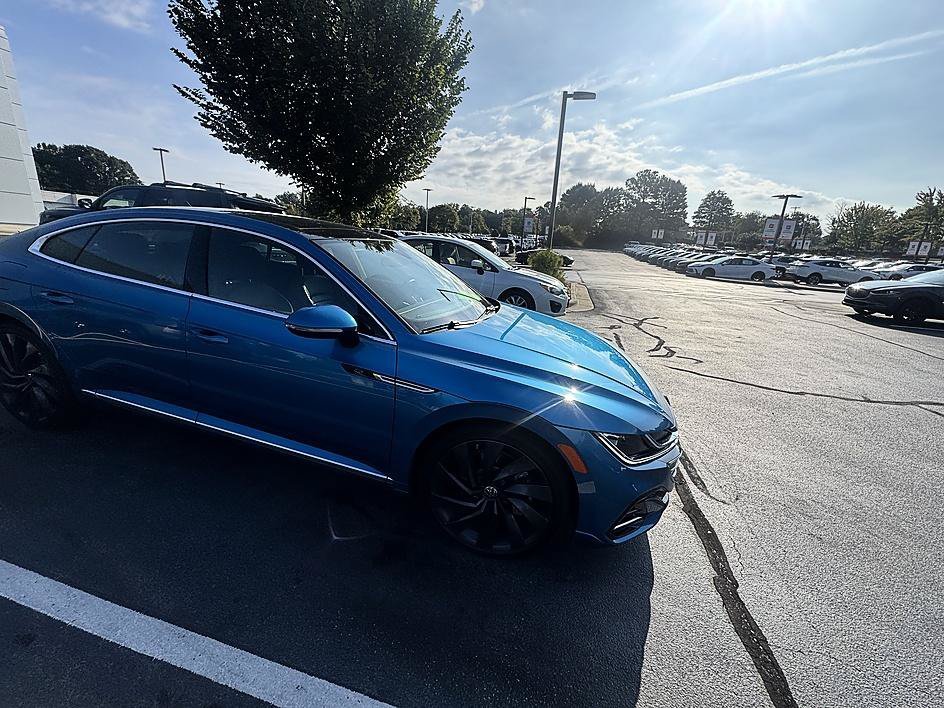 Used 2023 Blue Metallic Volkswagen SEL R-Line image 18