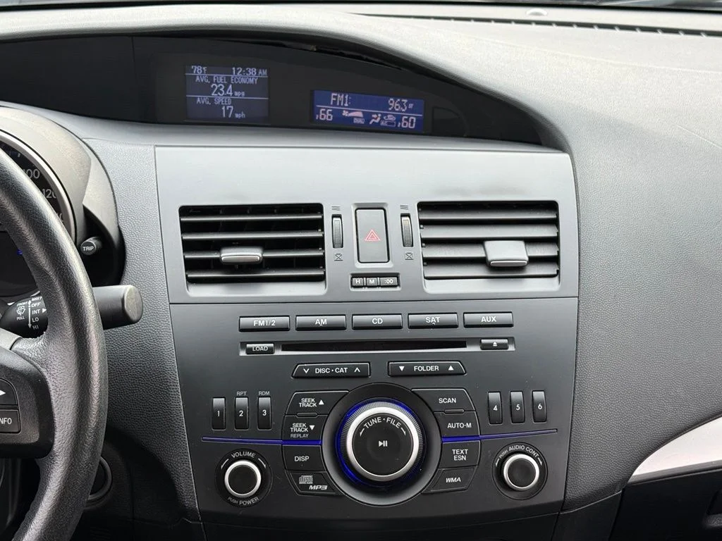 Used 2013  Mazda i Touring image 21