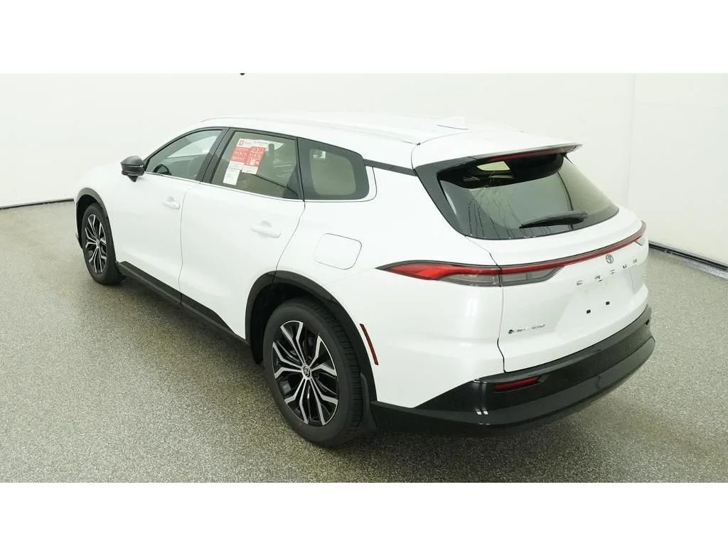 New 2026 Oxygen White Toyota XLE image 5