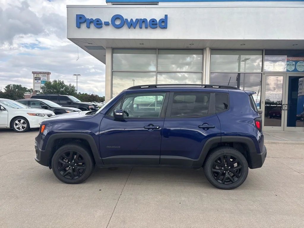 Used 2018 Blue Jeep Latitude image 8