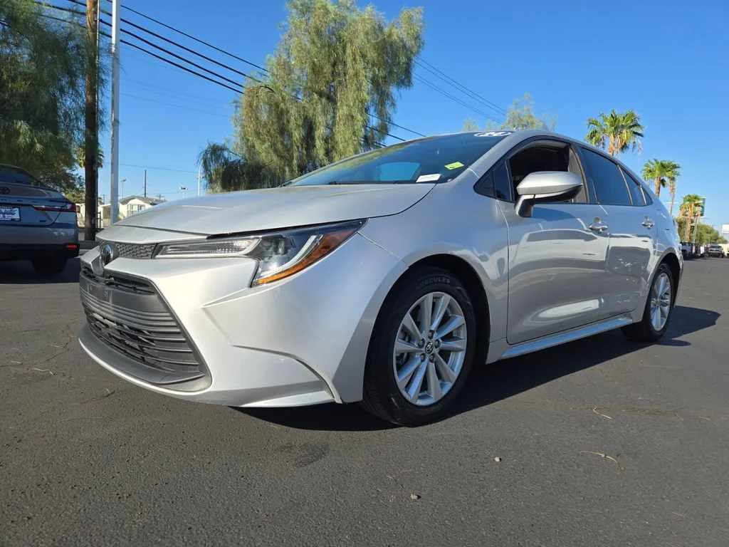 Used 2024 Classic Silver Me Toyota LE image 2
