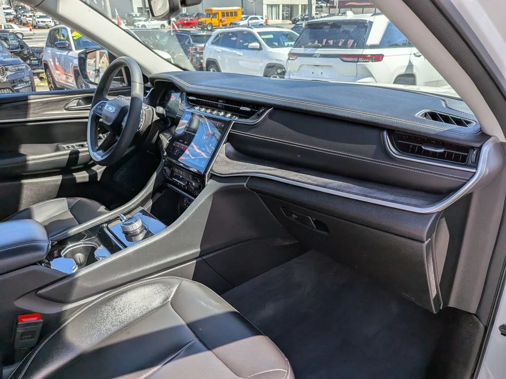 Used 2023 White Jeep Limited image 28