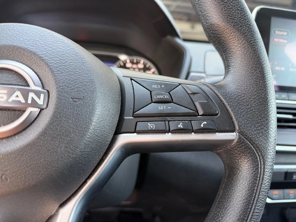 Used 2024 Silver Nissan 2.5 SV image 25