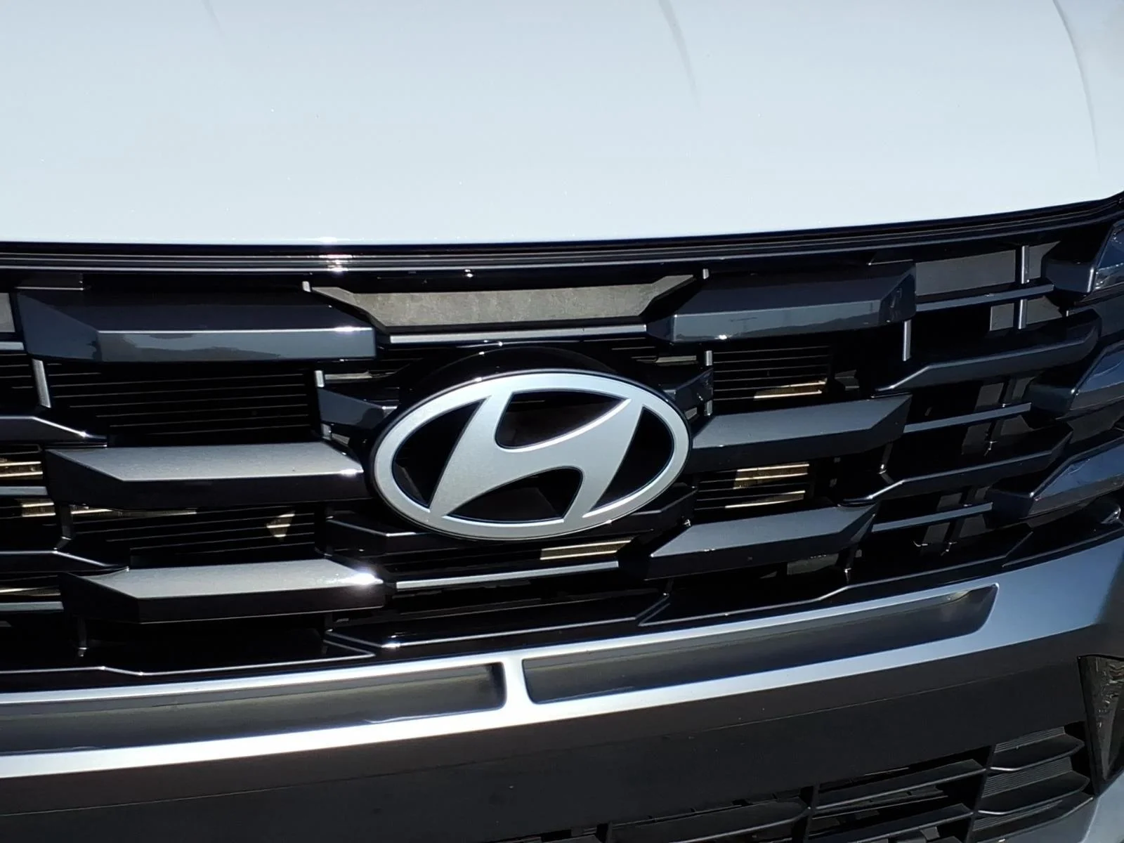 Used 2025 Serenity White Pearl Hyundai SEL Convenience image 14