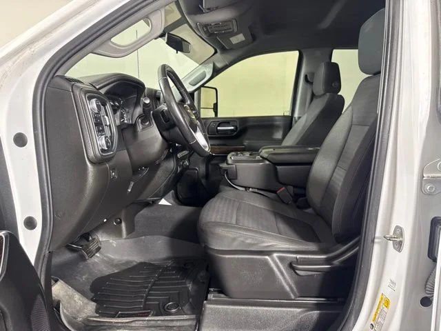 Used 2022 White GMC SLE image 11