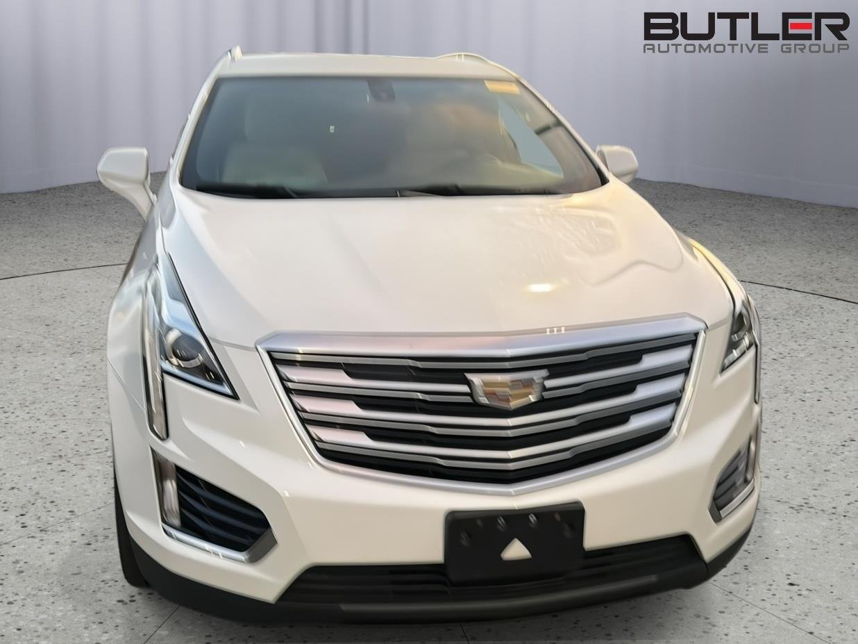 Used 2019 Crystal White Tricoat Cadillac FWD image 5