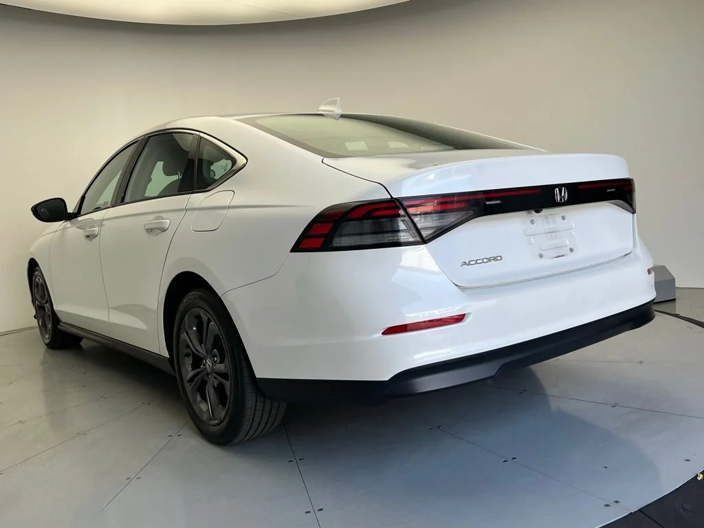 Used 2023 White Honda EX image 4