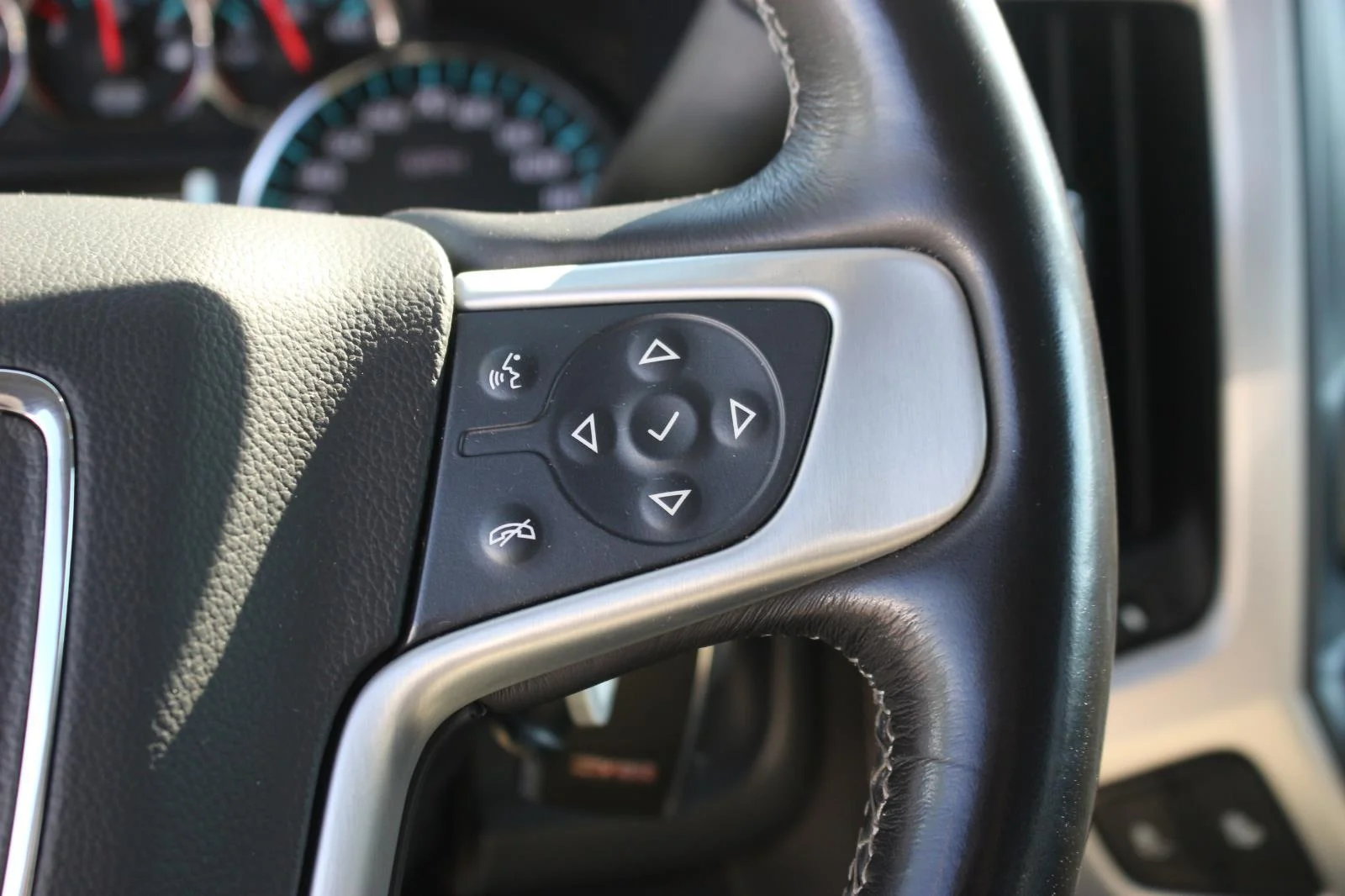 Used 2018 SUMMIT WHITE GMC SLT image 21