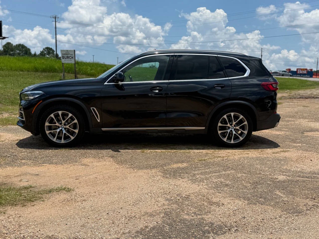 Used 2019 Black BMW xDrive40i AWD 4dr Sports Activity Vehicle image 2