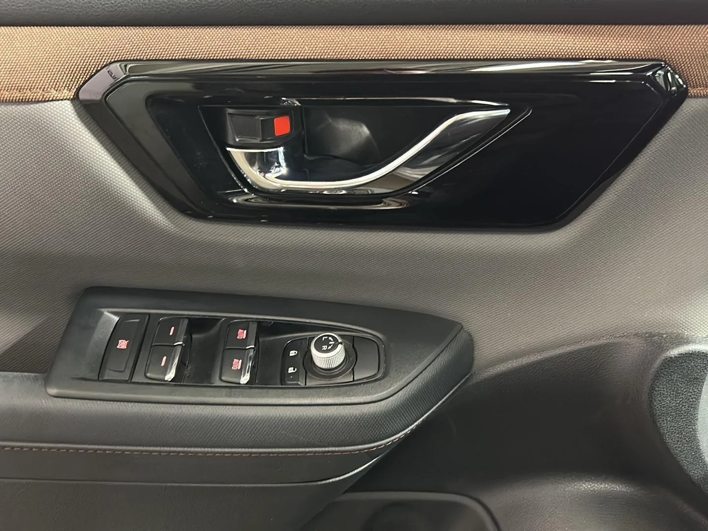 Used 2025 River Rock Pearl Subaru Sport image 6