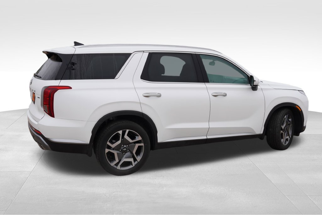 Used 2025 White Hyundai SEL Premium image 4