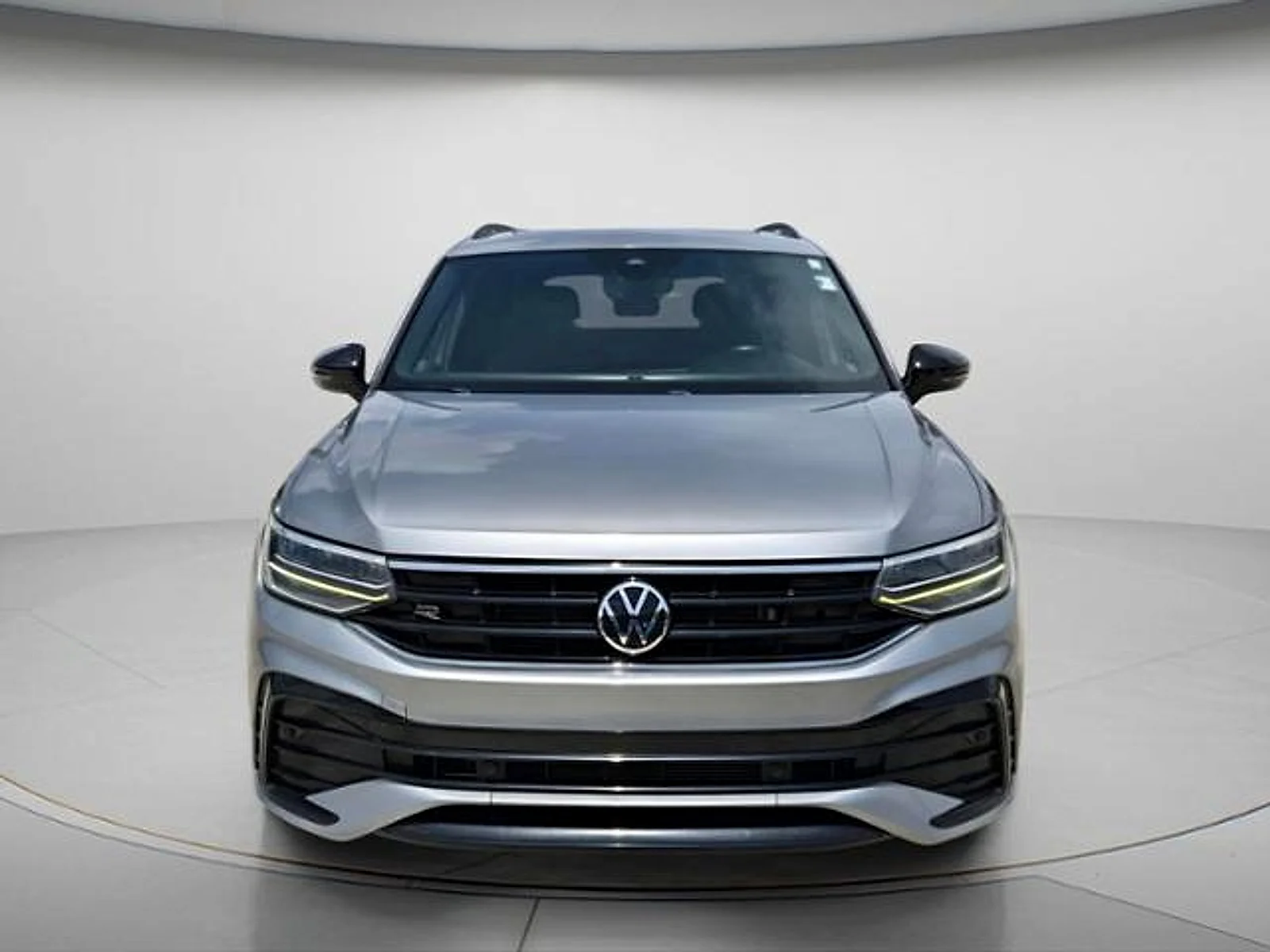 Used 2022  Volkswagen 2.0T SE R-Line Black image 4