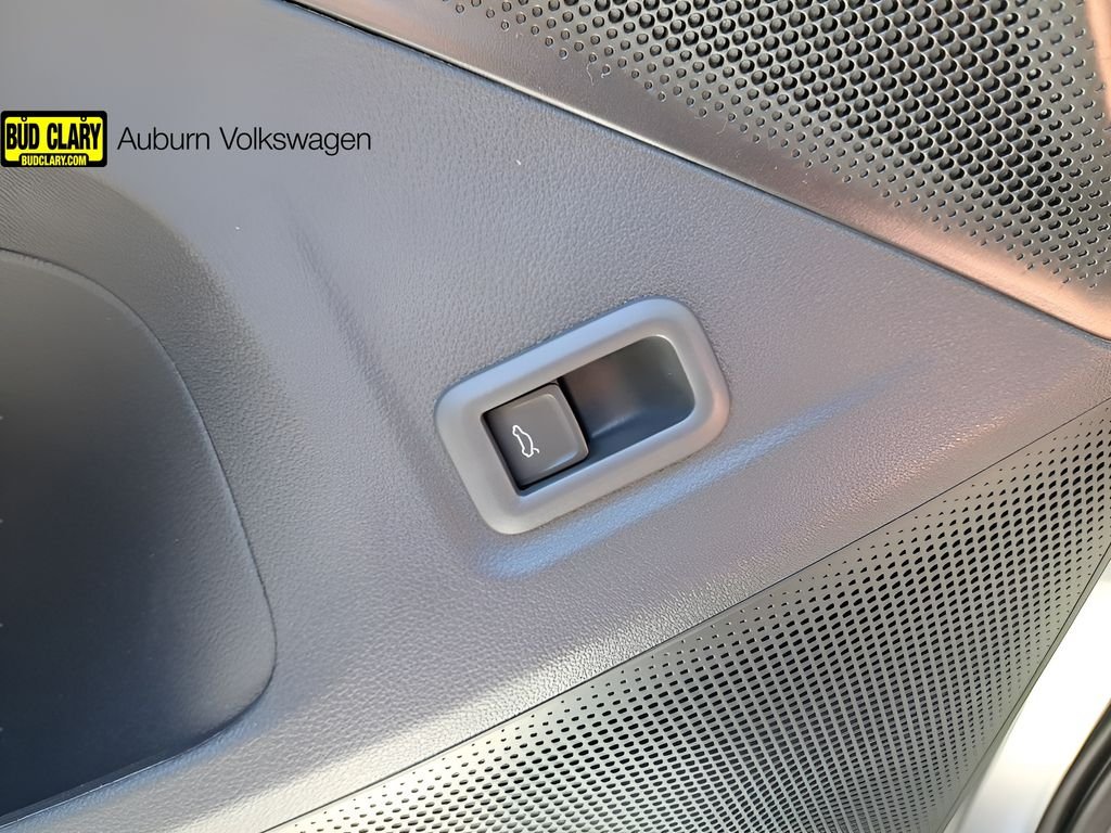 2025 Volkswagen Tiguan SE - Photo 35