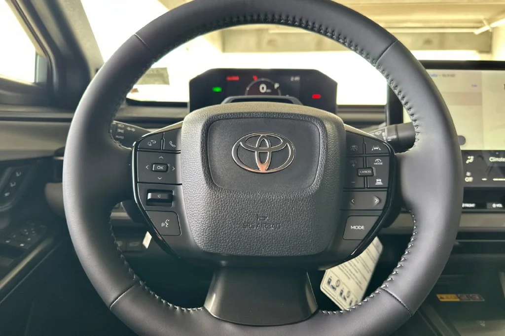 New 2027 Wind Chill Pearl with Midnight Black Metallic roof <sup>1</sup> Toyota  XSE image 27