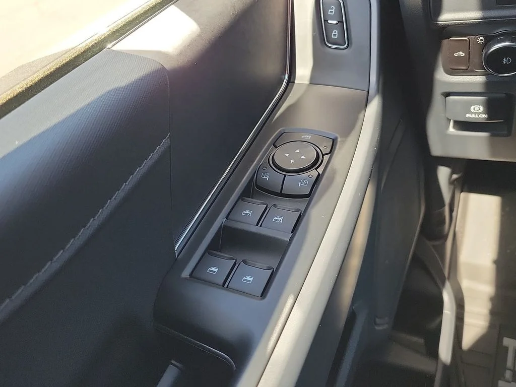 New 2026 Oxford White Ford XLT image 13