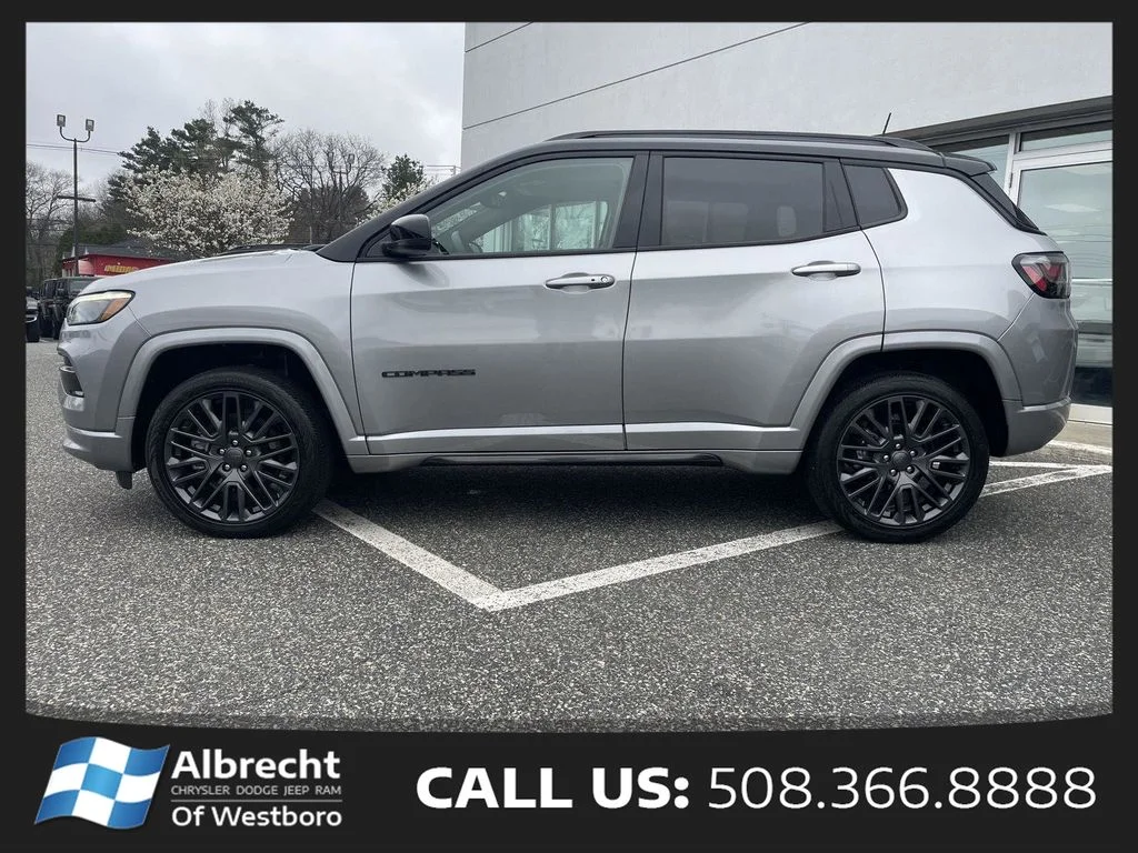 Used 2023 Silver Jeep Limited image 2