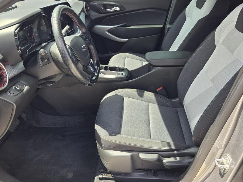 Used 2024 Sterling Gray Metallic CHEVROLET FWD 4DR 1RS image 10
