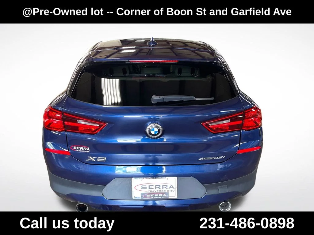 Used 2018 Blue BMW xDrive28i image 4