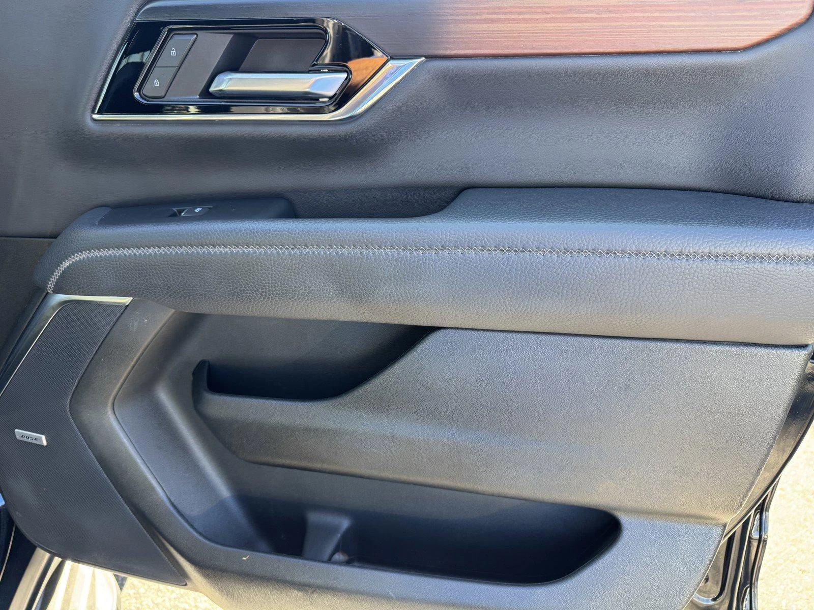 Used 2025 Onyx Black GMC Denali image 9