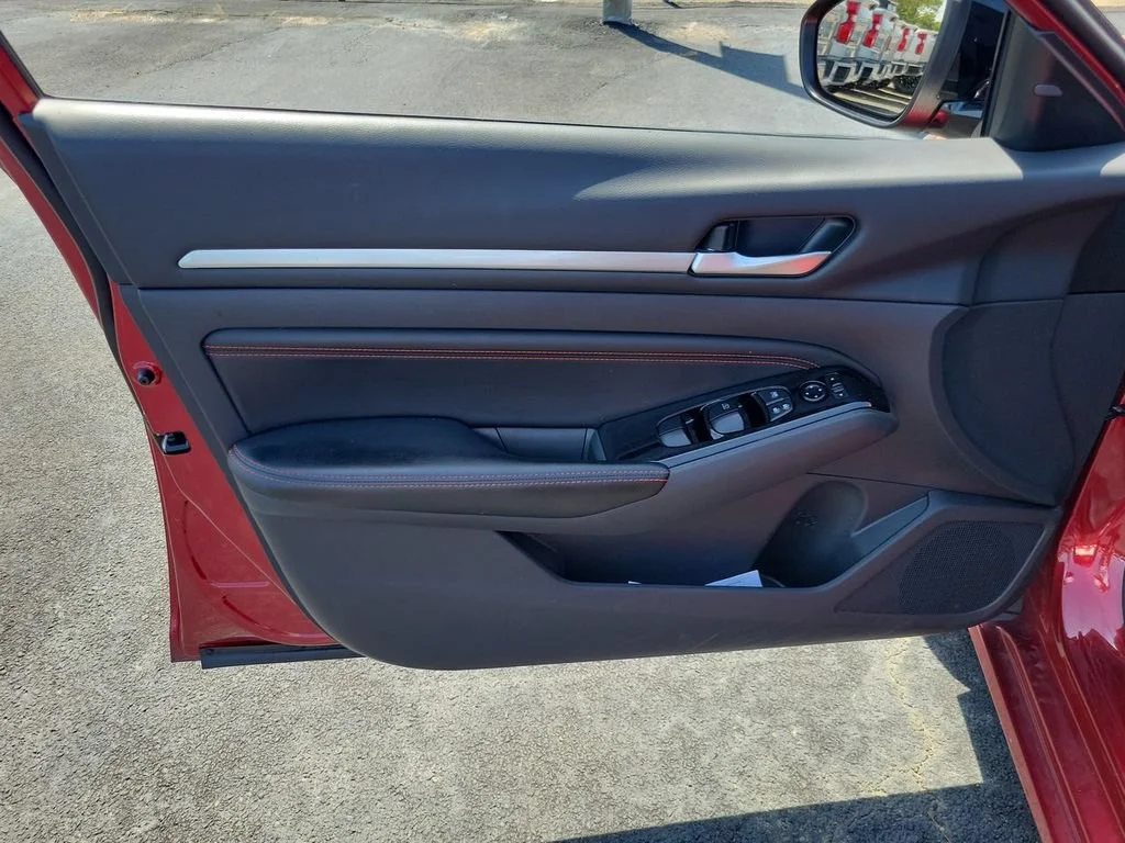 Used 2023 Red Nissan SR FWD image 21