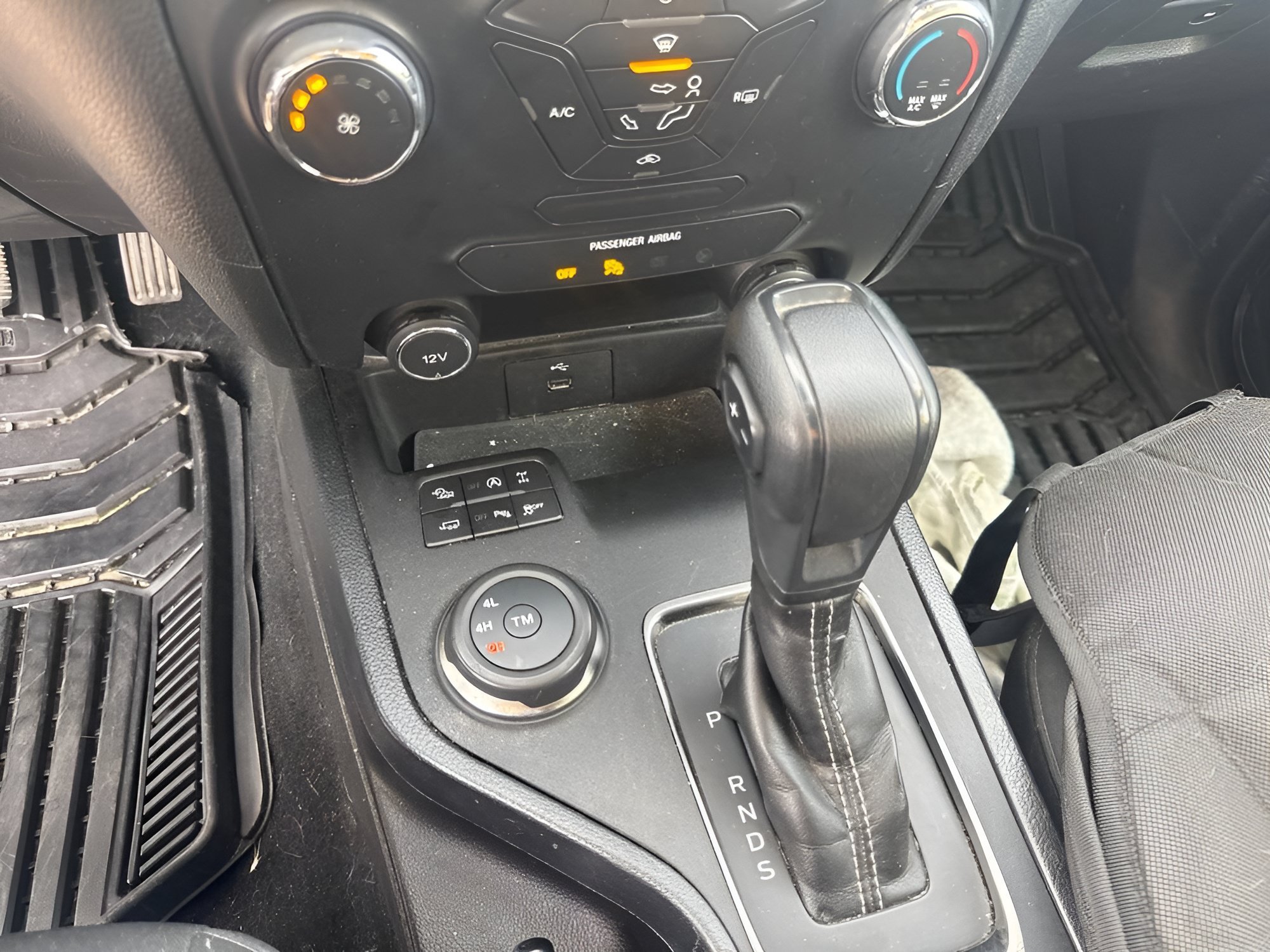 Certified Used 2019 Oxford White Ford XLT image 24