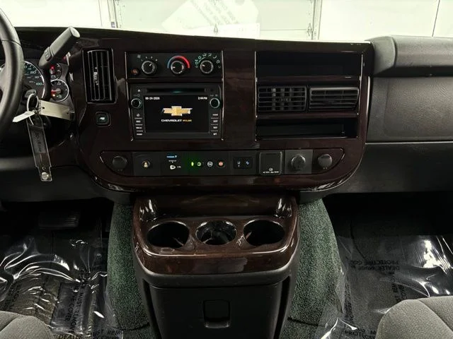 Used 2019 Silver Ice Metallic Chevrolet Explorer Limited SE image 26