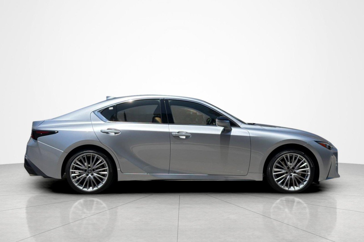 Used 2024  Lexus IS 300 image 6