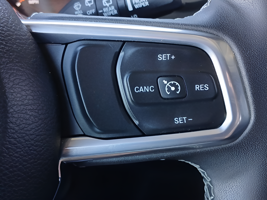 Used 2023 Green Jeep Sahara image 21