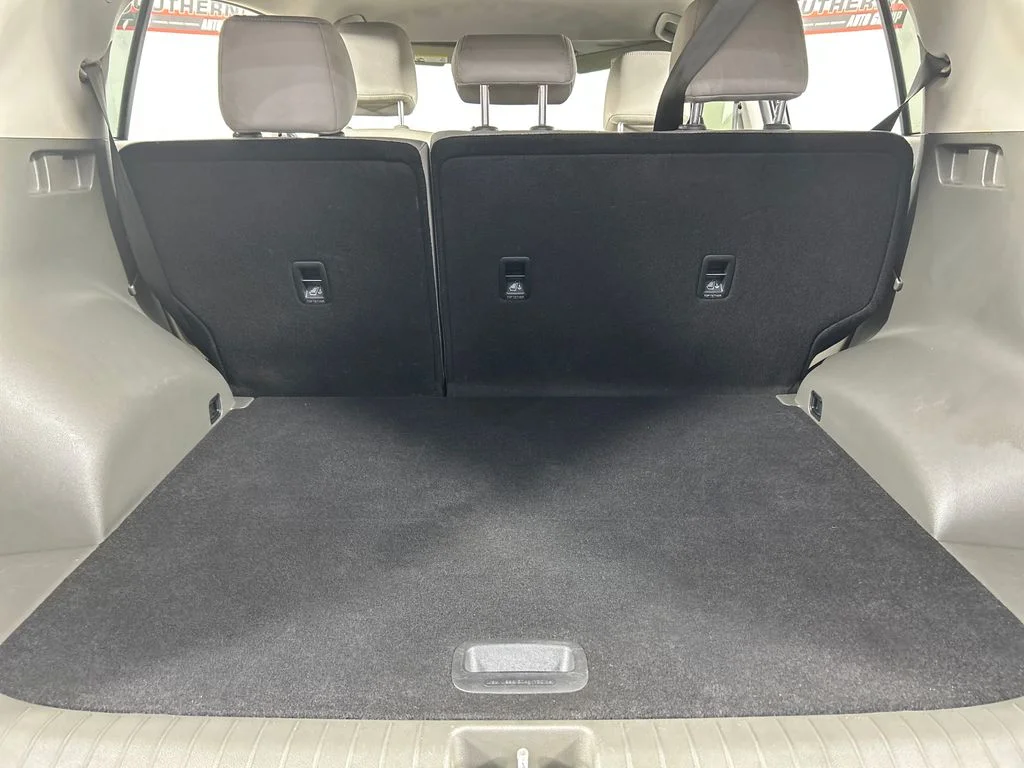 Used 2017 Red Kia LX image 19