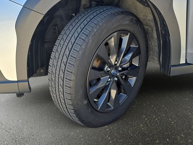 Used 2025 Silver Subaru Onyx Edition image 36