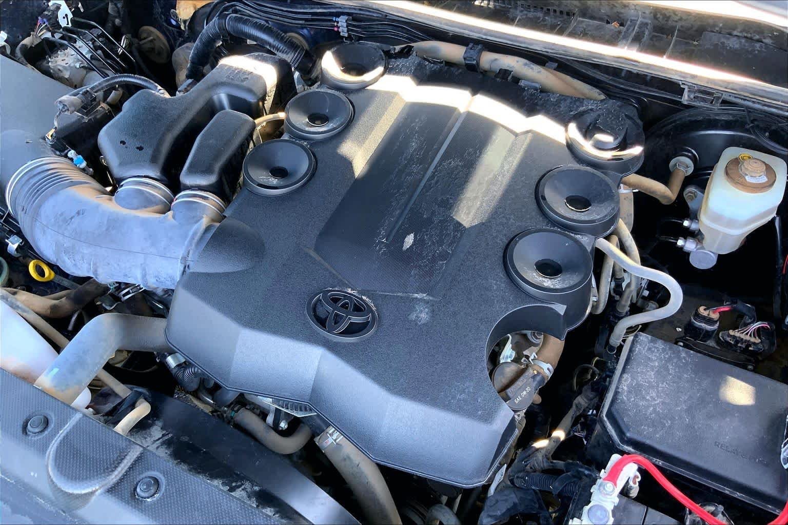 Used 2018 Nautical Blue Metallic Toyota SR5 Premium image 33