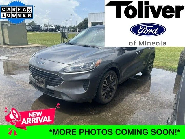 Used 2022 Gray Metallic Ford SE image 1