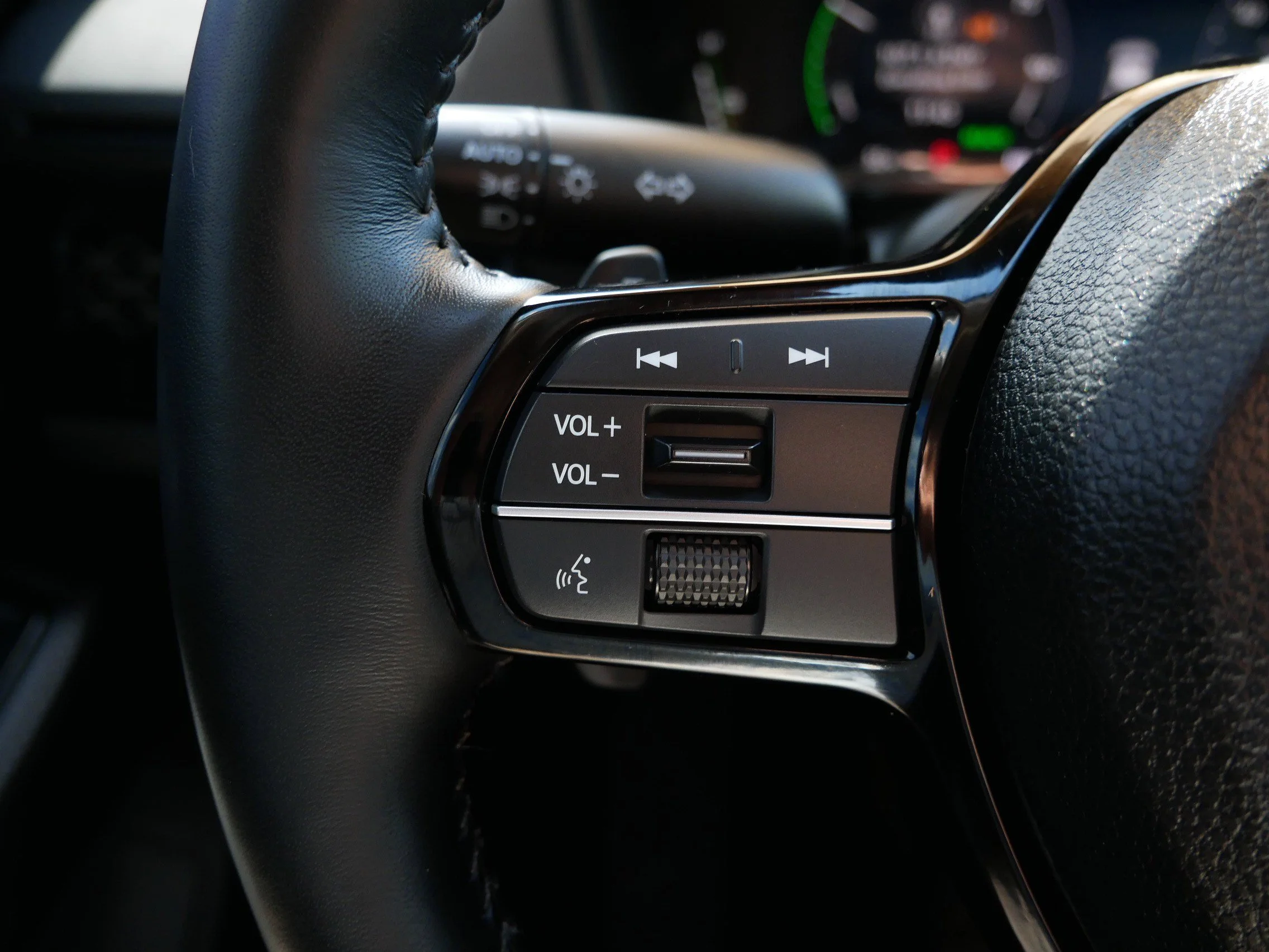 Used 2025 Platinum White Pearl Honda Touring image 28