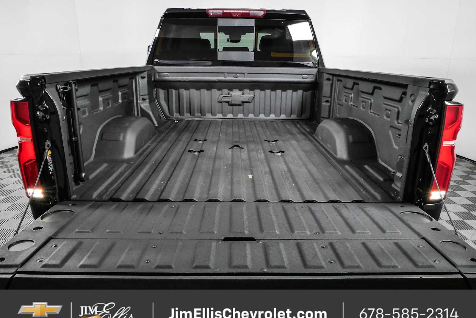 Used 2025 Black Chevrolet High Country image 31