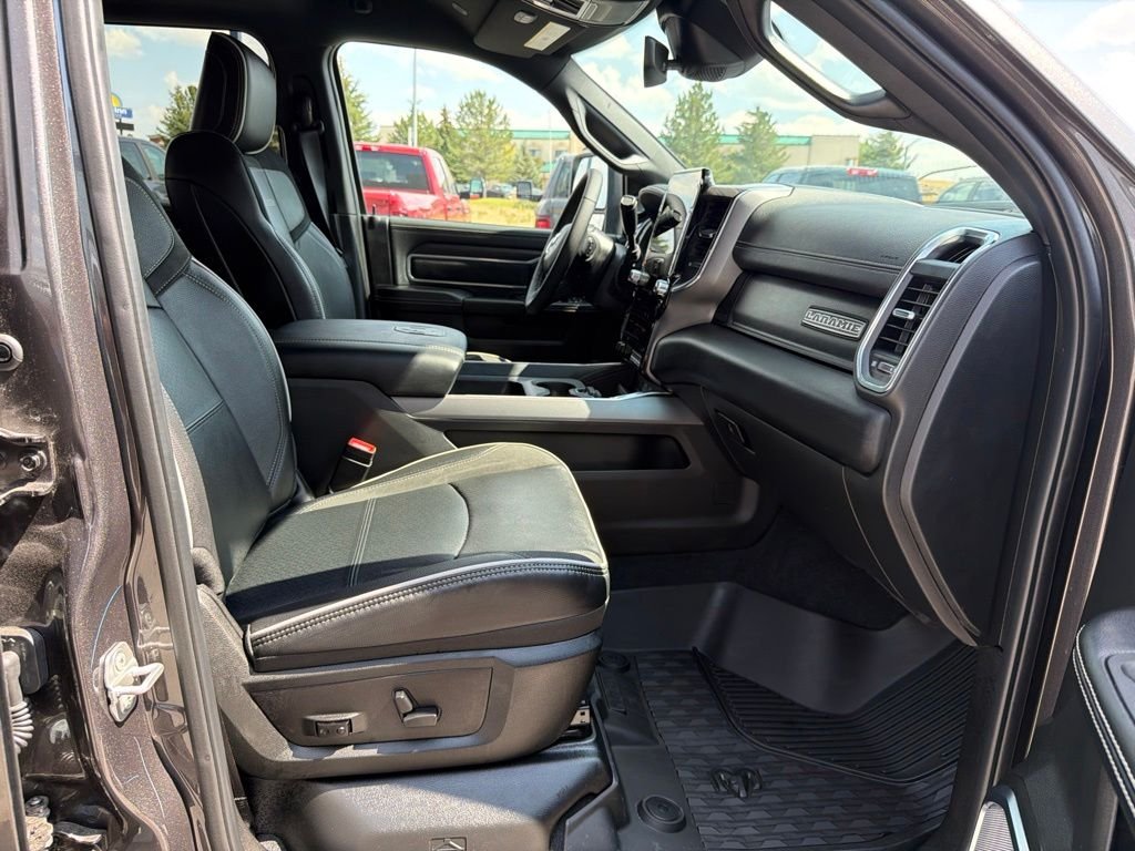 New 2026 Granite Crystal Metallic Clear-Coat Exterior Paint RAM Laramie image 45