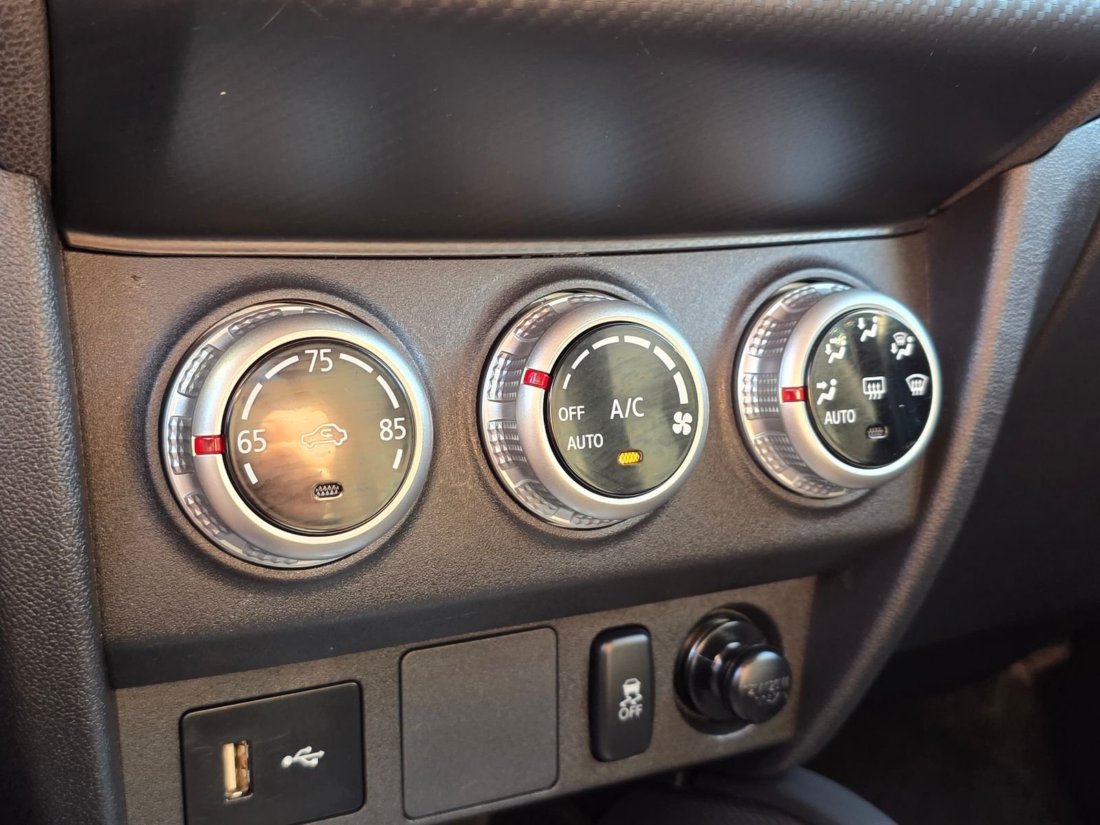 Used 2023  Mitsubishi 2.0 ES image 29