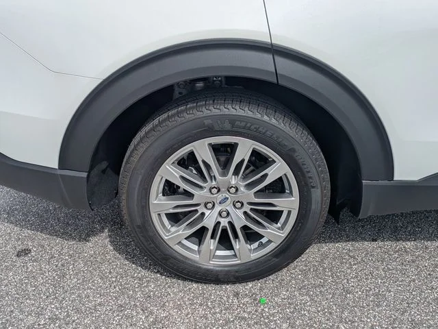 New 2026 Star White Metallic Tri-Coat Ford Platinum™ image 11