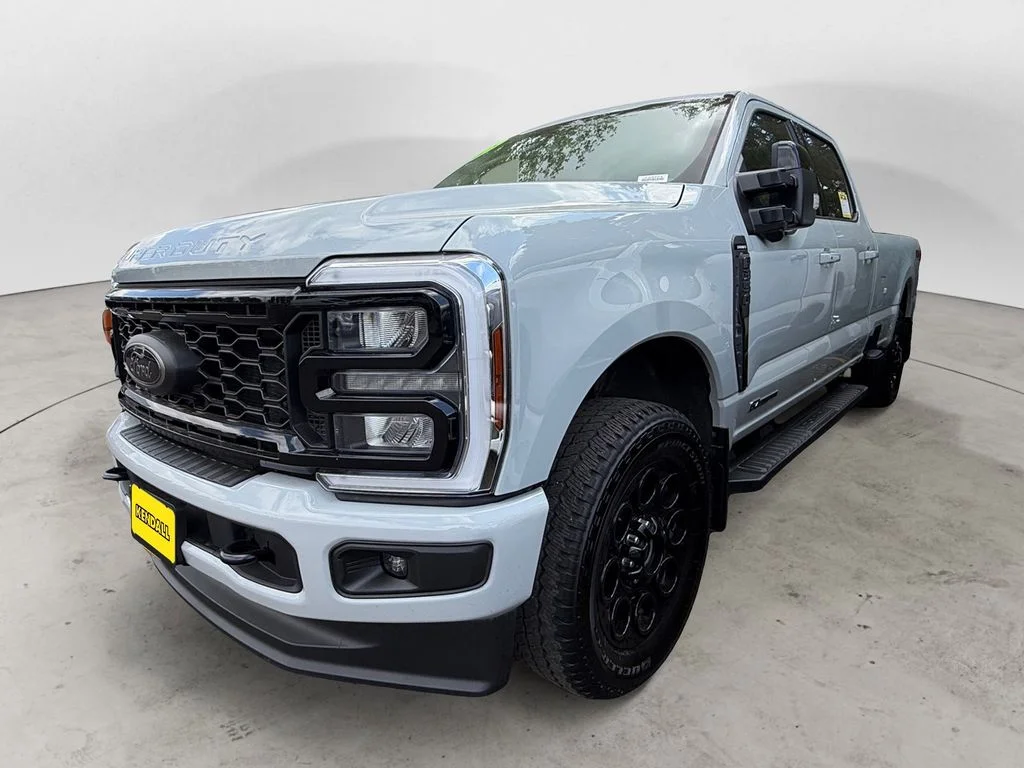 2025 Ford F-350 Lariat 4x4 Crew Cab 176 in SRW's photo