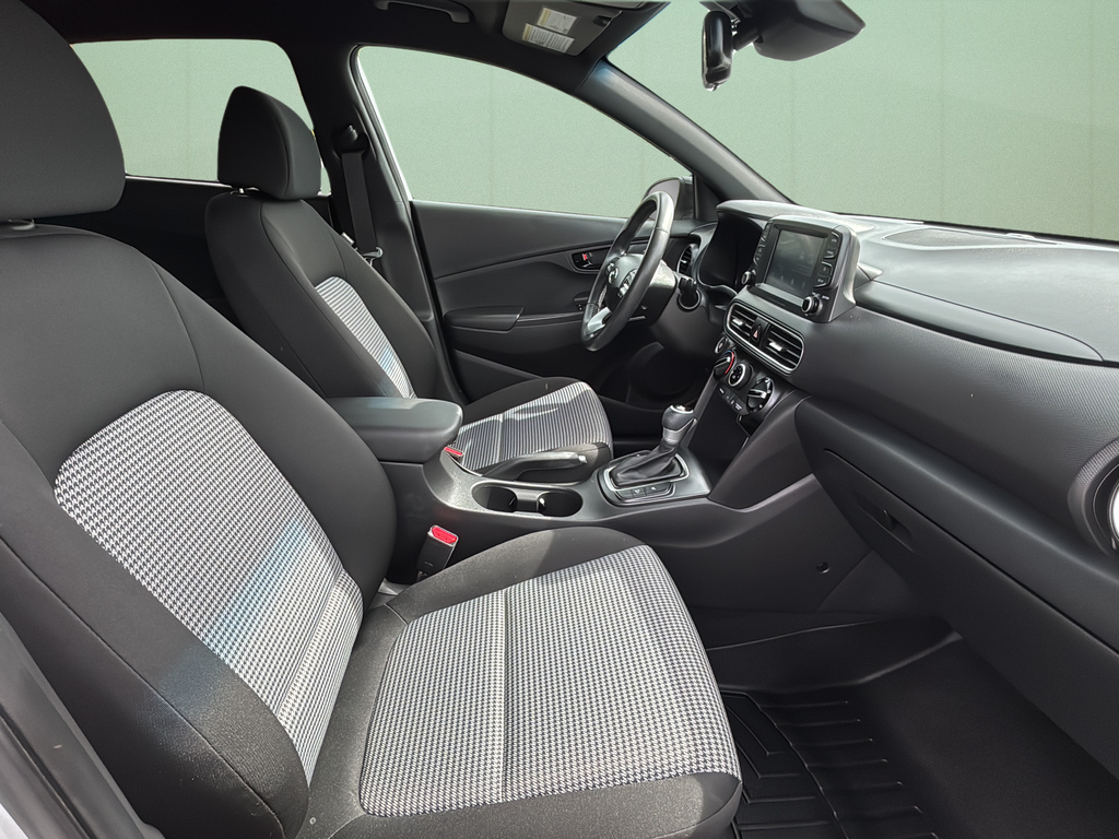 Used 2021 Chalk White Hyundai NIGHT image 40