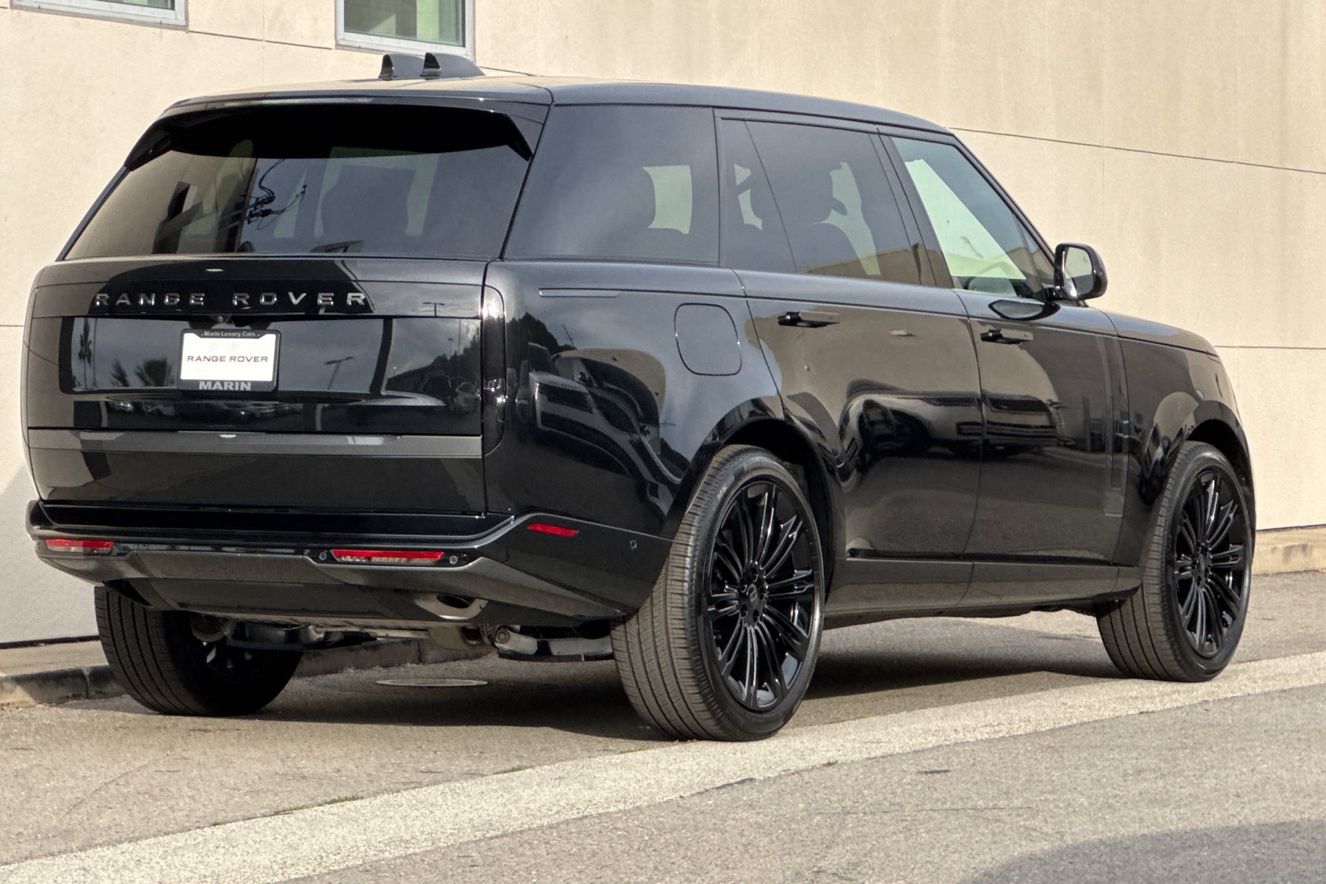 New 2027 Santorini Black Land Rover SE image 2