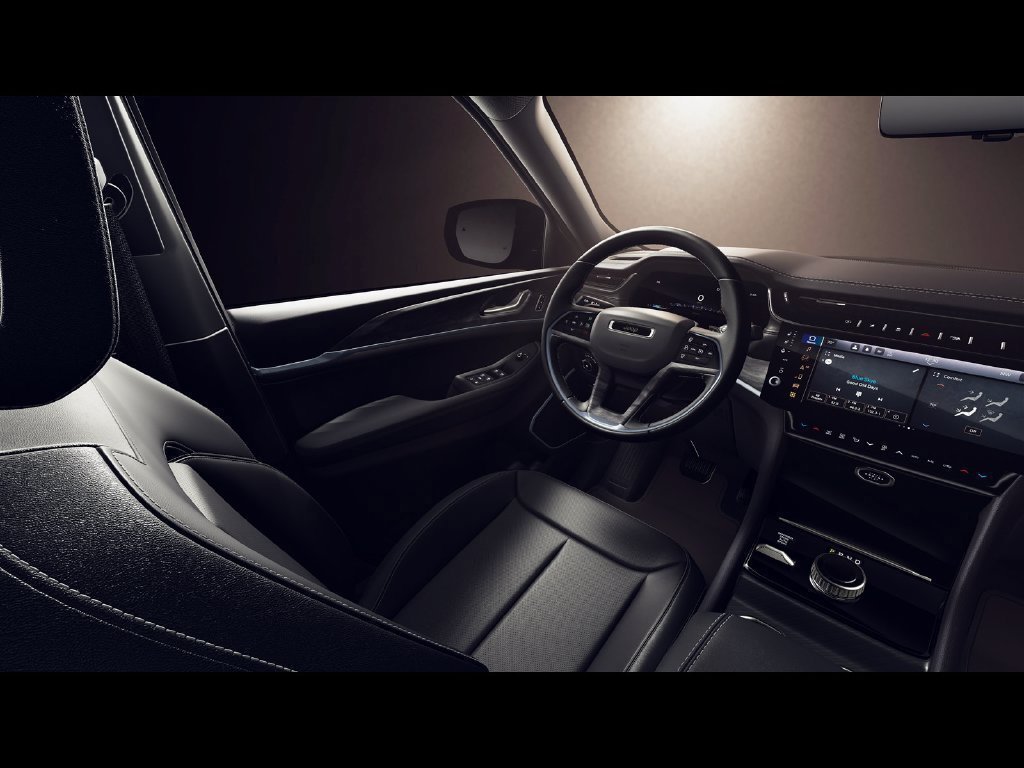 New 2026 Diamond Black Crystal Pearl-Coat Exterior Paint Jeep Limited Reserve image 8