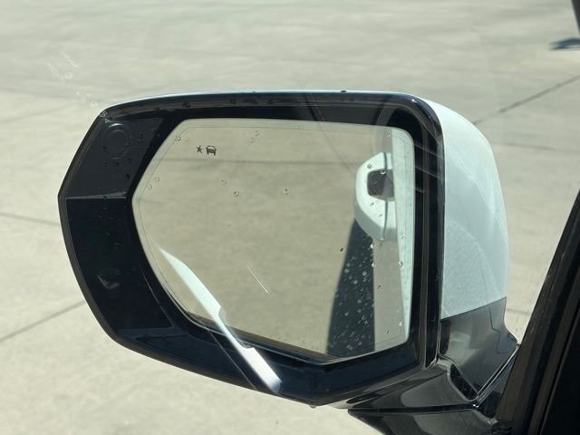 Used 2024 White GMC AT4 image 5