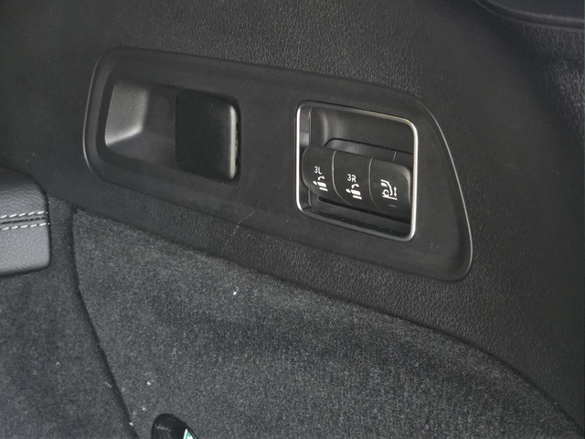 Used 2025 Black Mercedes-Benz GLS 580 image 10