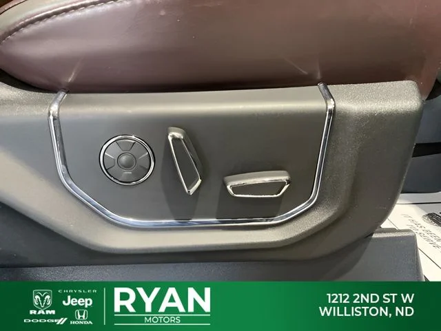 Used 2017 Black Ford Platinum image 30