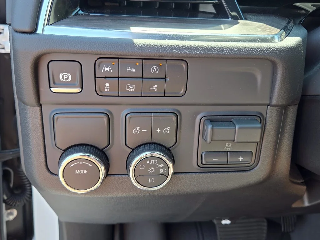 Used 2026 Summit White Chevrolet LT image 27