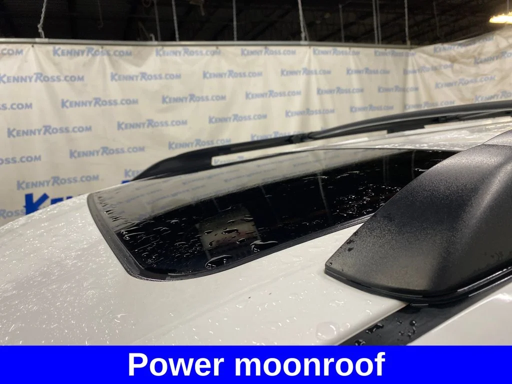 Used 2015 White Toyota SR5 image 11
